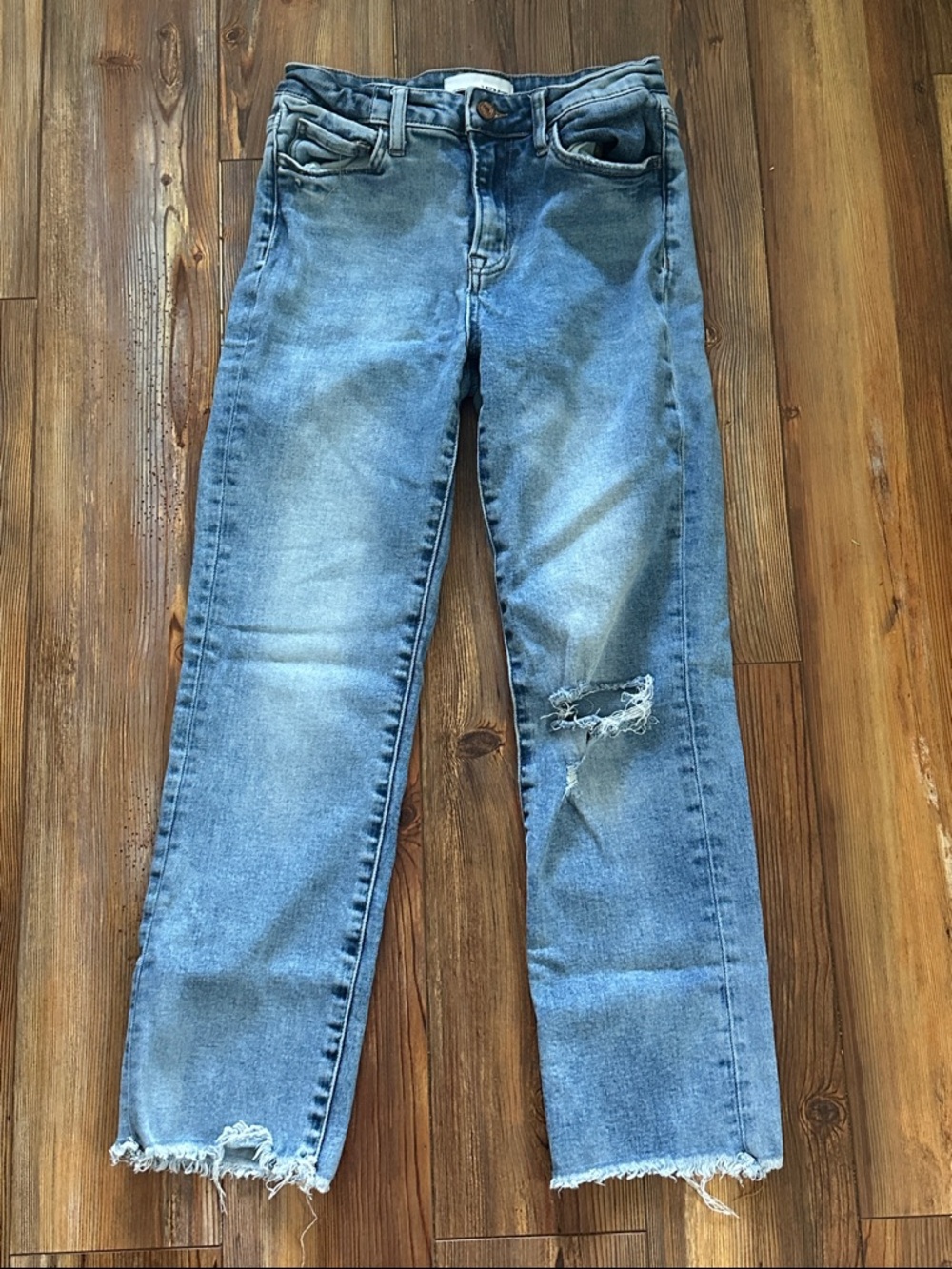 Vervet Straight-Leg Women's Jeans in Light Blue with Distressed Details 26